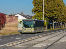 Graz. Während der Steirischen Herbstferien, fanden Bauarbeiten auf der Steirischen Ostbahn statt. Aus diesem Grund, richtete die ÖBB einen Schienenersatz zwischen Graz und Gleisdorf bzw. Weiz ein.
BD 13880 ist hier bei der Jauerburggasse zu sehen.