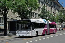 Volvo Bus 832 MOONLINER, auf der Linie 10, fährt durch die Bundesgasse. Die Aufnahme stammt vom 17.06.2013.
