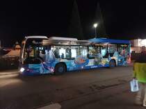 Dieser Mercedes Benz Citaro Trägt eine Vollwerbung für die Wasserwelt Rulantica am 8.1.2022 an der Haltestelle Europa Park Rust 