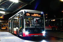 In Hamburg sind einige eCitaros unterwegs. Wagen 1978 ist einer von ihnen und steht am Bahnhof Poppenbüttel.