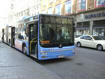 Am Rathaus in Mnchen steht dieser MAN. Aufgenommen am Ostermontag