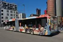 Heckansichtvom VS 8731, MAN Lion’s City, vom Tice, an der Haltestelle Av. du Rock'n'Rol in Esch Belval. 28.02.2022
Esch Alzette ist im Jahr 2022 eine der 3 Europischen Kulturhauptstdte, um dafr zu Werbung zu machen wurde dieser Bus sowie 9 andere Busse vom Tice mit diesen farbigen Folien beklebt.
Diese Folien behandeln verschieden bekannte Monumente aus der Minettmetropole.
