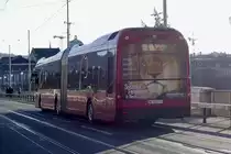 Heck des Volvo 7900 Hybrid 877 von BERNMOBIL am 26.2.22 auf der Kornhausbrücke.