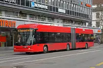 Hess Trolleybus 36, auf der Linie 12, überquert den Bubenbergplatz. Die Aufnahme stammt vom 30.11.2021.