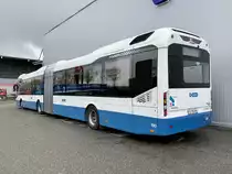 Heckansicht des Volvo 7900 Hybrid 190 der VBZ am 31.3.22 bei Volvo in Münchenbuchsee.