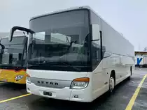 Eine Setra 415 UL ex CJ? am 2.4.22 bei Interbus Kerzers.