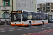 Mercedes Citaro 99 der BSU, auf der Linie 5, fährt zur Haltestelle beim Bahnhof Solothurn. Die Aufnahme stammt vom 06.12.2021.
