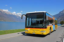 Mercedes Citaro der Post, auf der Linie 103, fährt Richtung Haltestelle bei der Schiffsstation in Bönigen. Die Aufnahme stammt vom 18.04.2022.