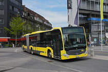 Mercedes Citaro 164, auf der Linie 1, fährt zur Haltestelle beim Bahnhof Thun. Die Aufnahme stammt vom 21.04.2022.