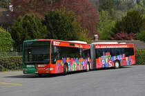 Mercedes Citaro 173 mit der Werbung für den Panorama Center, auf der Linie 21 wendet beim Bahnhof Thun. Die Aufnahme stammt vom 21.04.2022.
