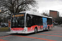 Mercedes Citaro  der BGU, auf der Linie 25, wartet an der Haltestelle beim Bahnhof Grenchen Nord. Die Aufnahme stammt vom 20.01.2022.