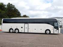 Volvo 9700 von S & P Reisen aus Österreich im Stadthafen Sassnitz am 07.10.2019