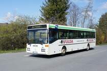 Bus Erzgebirge: Mercedes-Benz O 407 (ERZ-RV 388, Baujahr 1996) der RVE (Regionalverkehr Erzgebirge GmbH), aufgenommen im April 2022 in Bernsbach, einem Ortsteil der Stadt Lauter-Bernsbach im sächsischen Erzgebirgskreis.
Zum Aufnahmezeitpunkt wird der Bus vom Standort Aue im Überlandverkehr sowie im Stadtverkehr Aue eingesetzt.