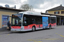 Mercedes Citaro 27 der BGU, auf der Linie 21, bedient die Haltestelle beim Bahnhof Grenchen Süd. Die Aufnahme stammt vom 26.04.2022.