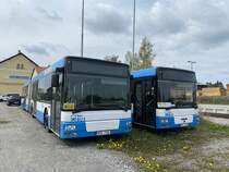 2x MAN Lions City G der 1. Generation am Bahnhof von Cerna v Posumavi (CZ), Mai 2022