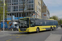 MAN Lions City 158, auf der Linie 3, verlässt die Haltestelle beim Bahnhof Thun. Die Aufnahme stammt vom 21.04.2022.