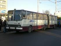 Recht selten sind zwischenzeitlich auch in Gomel die Einstze der alten Ikarus geworden. Einige sind aber nach wie vor im Einsatz, wie hier am 02.01.2009 am Bahnhof. 