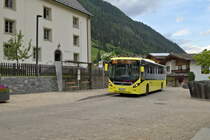 Volvo 8900 von Deutschmann (IL-307MW) als Linie 590b an der Haltestelle Neustift i.St. Ortsmitte. Aufgenommen 17.5.2022.