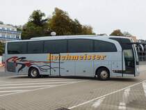 Mercedes Travego von Reichmeister aus Deutschland im Stadthafen Sassnitz am 19.10.2019