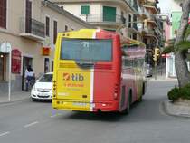 22.11.08,IVECO Irizar der tib BUSred Nr.71 verlt die Haltestelle am Hafen von Porto Cristo auf Mallorca/Spanien.