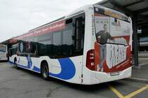 Heckansicht des MB C2 hybrid Nr. 112 der BOGG am 22.5.22 beim Bahnhof Olten.