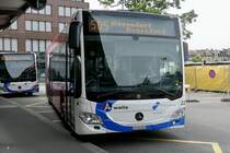 MB C2 G Nr. 221 mit Vollwerbung Bauhaus am 22.5.22 bei der Ankunft beim Bahnhof Olten.