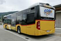 Heckansicht des MB C2 hybrid '11715' der PostAuto Regie Balsthal am 22.5.22 beim Bahnhof Balsthal.