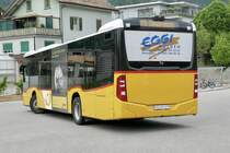 Heckansicht des MB C2 hybrid der PostAuto Regie Balsthal am 22.5.22 nach der Abfahrt in Balsthal.