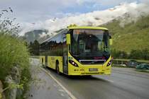 Volvo 8900 von Deutschmann (IL-306MW) als Linie 590b in Neustift, Scheibe. Aufgenommen 30.5.2022.