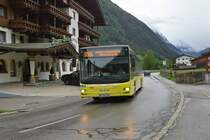 MAN Niederflurbus 3. Generation (Lion's City) von Innbus Regionalverkehr/Innsbrucker Verkehrsbetriebe (Bus Nr. 242) als Linie 590b bei der Haltestelle Neustift Fernau. Aufgenommen 30.5.2022.