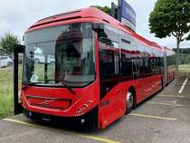 Neuer BERNMOBIL Volvo 7900 Hybrid Gelenkbus 217 für BERNMOBIL am 8.6.22 bei Volvo in Münchenbuchsee.