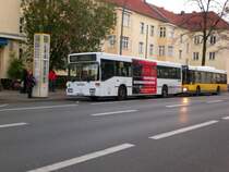 Mercedes-Benz O 405 N (Niederflur-Stadtversion) auf der Linie 283 nach Lankwitz Mozartstra�e am S-Bahnhof Lankwitz.