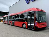 Ein neuer Volvo 7900 Hybrid Gelenkbus für BERNMOBIL am 8.6.22 bei Volvo in Münchenbuchsee.