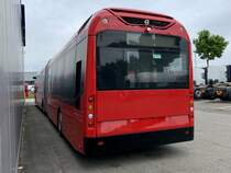 Heckansicht eines neuen Volvo 7900 Hybrid für BERNMOBIL am 8.6.22 bei Volvo Münchenbuchsee.