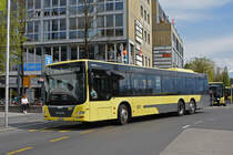 MAN Lions City 188, auf der Linie 3, verlässt die Haltestelle beim Bahnhof Thun. Die Aufnahme stammt vom 21.04.2022.