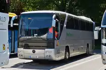 Mercedes Benz Tourismo, von Emin Reisen, macht Halt auf einem Parkplatz in Koblenz. 06.2022