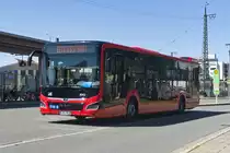 MAN New Lions City von Regionalverkehr Oberbayern (M-RV 7130) am Bhf. Traunstein. Aufgenommen 23.6.2022.