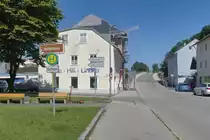 Rufbus-Haltestelle Hallerwiese in Traunstein. Aufgenommen 23.6.2022.