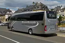 Mercedes Benz Travego, von Engelhard Bustouristik, aufgenommen an der Bushaltestelle in Traben Trarbach. 07.2022