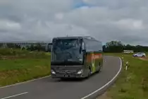 1642, Mercedes Benz Tourismo, der luxemburgischen Armee, als Shuttle unterwegs, nahe Diekirch, am Tag der offenen Tür der Luxemburgischen Armee. 10.07.2022