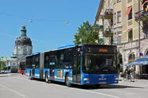 MAN Lions City 4072, auf der Linie 2 fährt durch die Odengatan. Die Aufnahme stammt vom 05.06.2022.