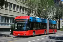 Hess Elektrobus 202, auf der Linie 17, fährt durch die Bundesgasse. Die Aufnahme stammt vom 08.07.2022.