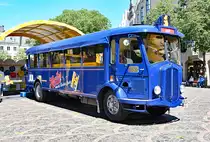Renault TN4, Oldtimer-Bus, als Werbeträger im Einsatz, Bonn 22.06.2022
