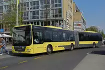 MAN Lions City 700, auf der Linie 5, verlässt die Haltestelle beim Bahnhof Thun. Die Aufnahme stammt vom 21.04.2022.