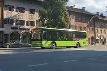 Setra S 415 LE business von Münzing (UL-HM 422) als Schienenersatzverkehr in Garmisch-Partenkirchen, Bahnhofstraße. Aufgenommen 4.8.2022.