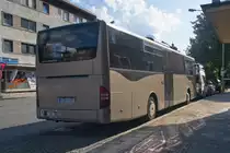 Mercedes-Benz Intouro von Erya Tour (F-EY 111) in Garmisch-Partenkirchen, Bahnhofstraße. Aufgenommen 4.8.2022.