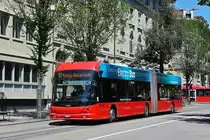 Hess Elektrobus 204, auf der Linie 17, fährt durch die Bundesgasse. Die Aufnahme stammt vom 08.07.2022.