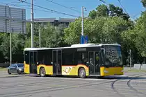 Mercedes Citaro der Post fährt mit der Fahrschule Richtung Nauenstrasse. Die Aufnahme stammt vom 16.07.2022.