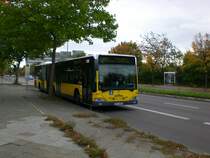 Mercedes-Benz O 530 I (Citaro) auf der Linie M11 nach U-Bahnhof Oskar Helene Heim an der Haltestelle Marienfelde Nahmitzer Damm.
