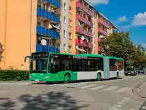 <p> <strong>Graz. Ein Schritt in Richtung zum umweltfreundlicheren Fuhrpark: Bei den Graz Linien werden seit August 2022 Busse des Types <I>Mercedes-Benz Citaro 2 G EEV</I> durch Elektrohybridbusse ersetzt. Ein solcher Elektrohybridbus war am 26.08.2022 auf der Linie 34E unterwegs, hier kurz vor der Haltestelle Seifenfabrik.</p> </strong>